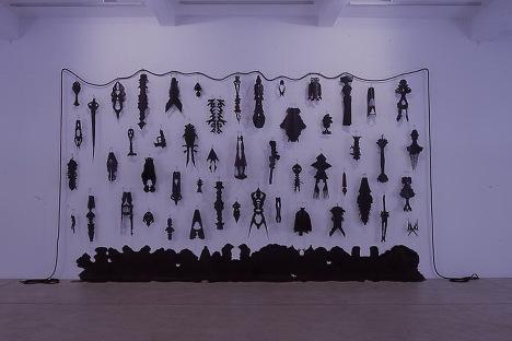 Annette Messager Mes, caoutchoucs (Comédie – Tragédie), 2003-2004  Caoutchouc, corde, Courtesy Marian Goodman Gallery, New York / Paris