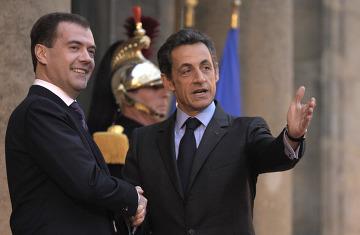 Dmitri Medvedev et Nicolas Sarkozy 