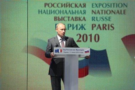 Владимир Путин и Франсуа Фийон на Российской национальной выставке