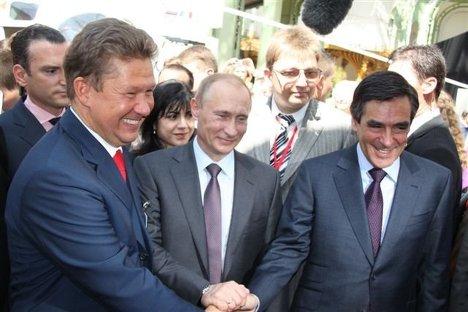 Владимир Путин и Франсуа Фийон на Российской национальной выставке